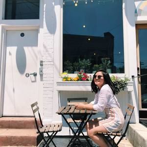 Meet your Posher, Elisha